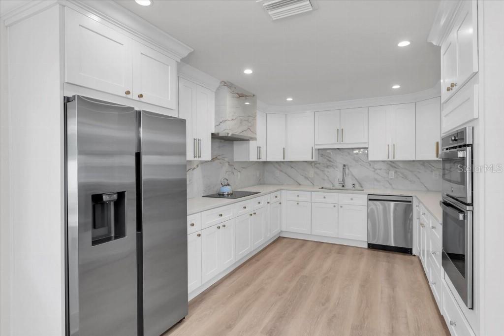 Image 8 of 33 For 13495 Oval Drive E