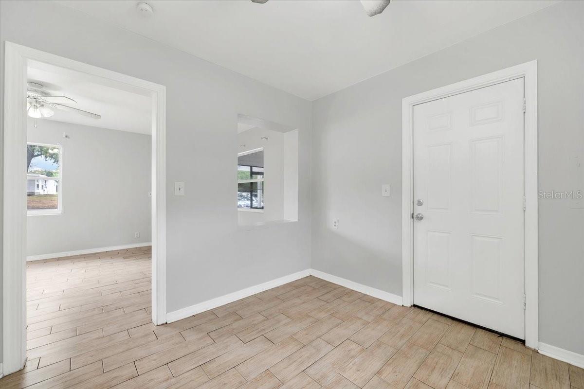 Image 12 of 31 For 307 Carleton Street