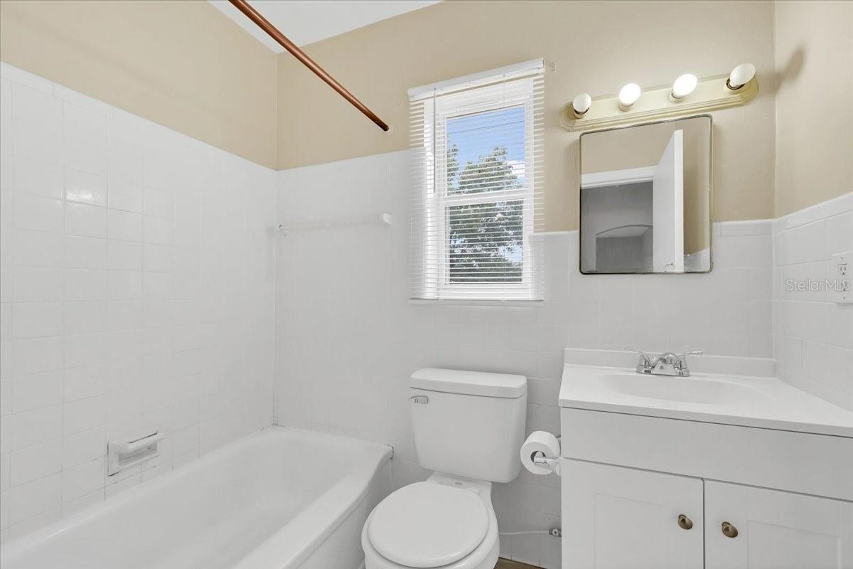 Image 20 of 31 For 307 Carleton Street