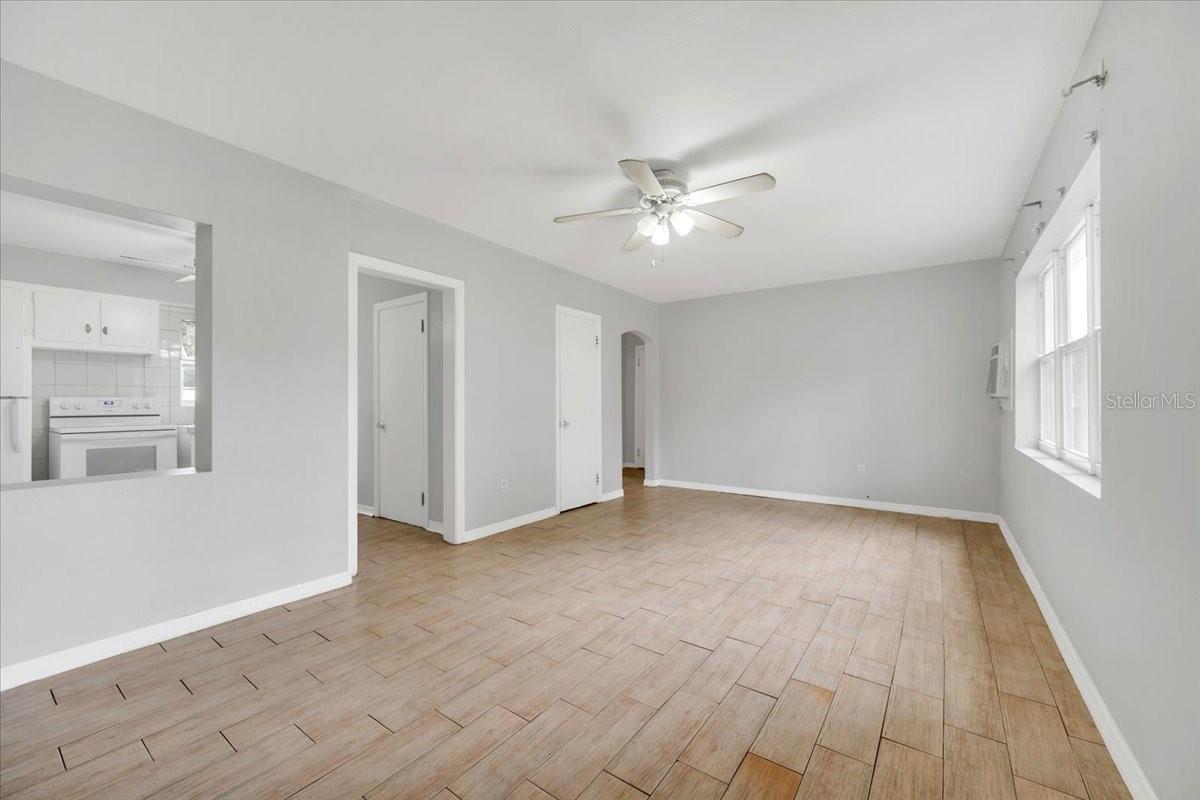 Image 6 of 31 For 307 Carleton Street