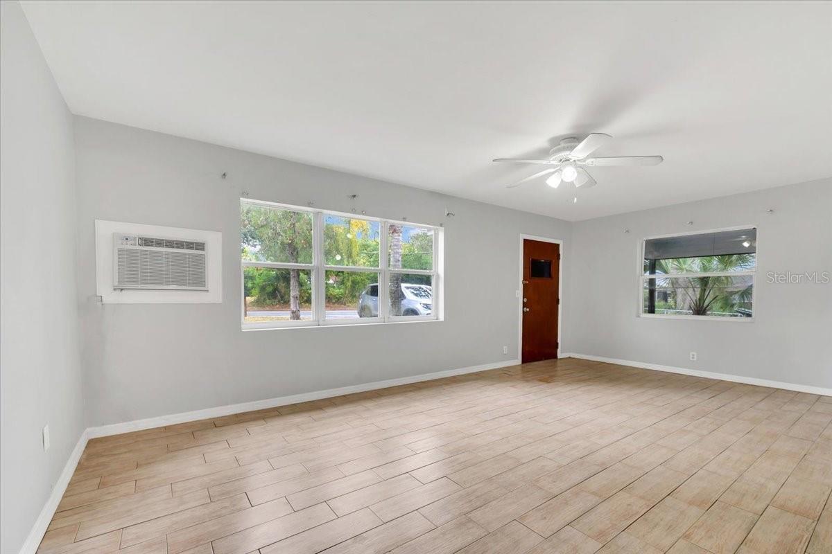 Image 8 of 31 For 307 Carleton Street