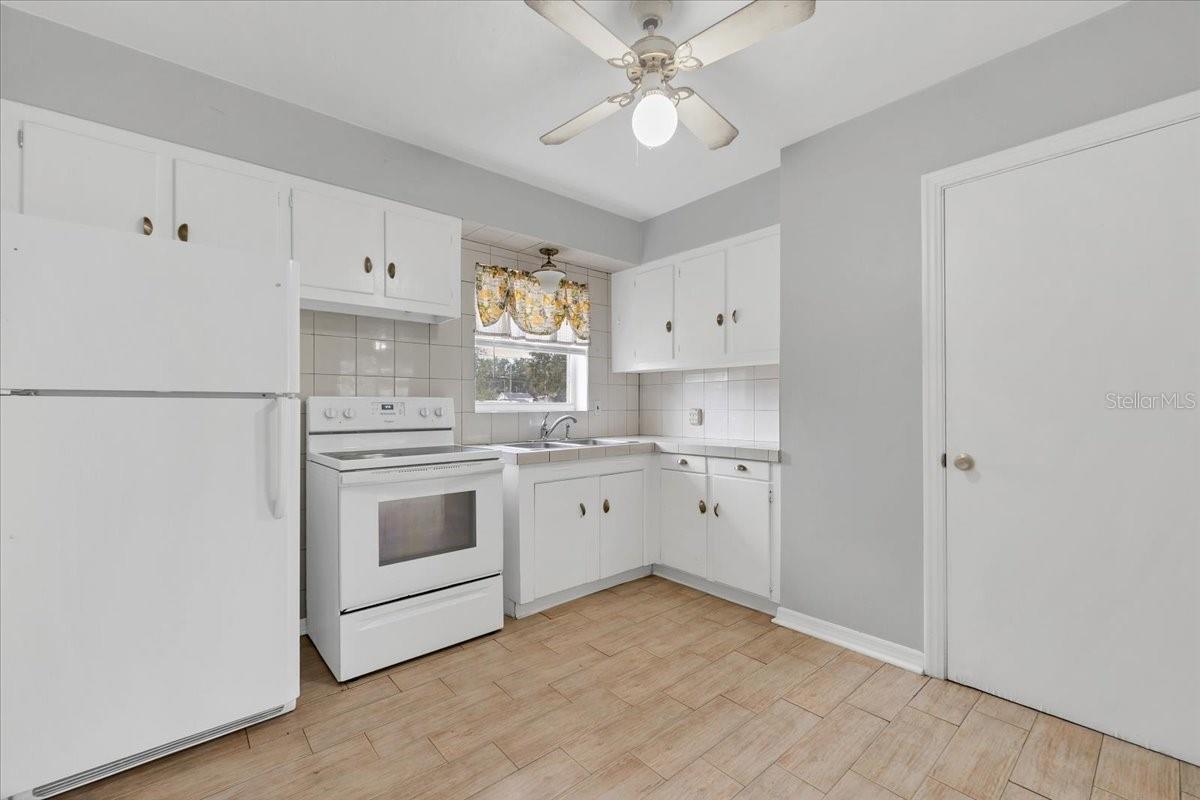 Image 9 of 31 For 307 Carleton Street