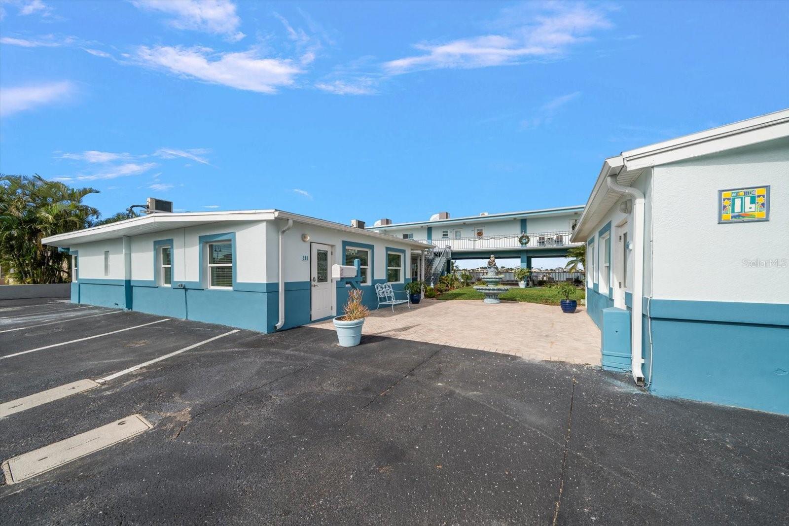 Image 21 of 37 For 16 Paradise Lane 101