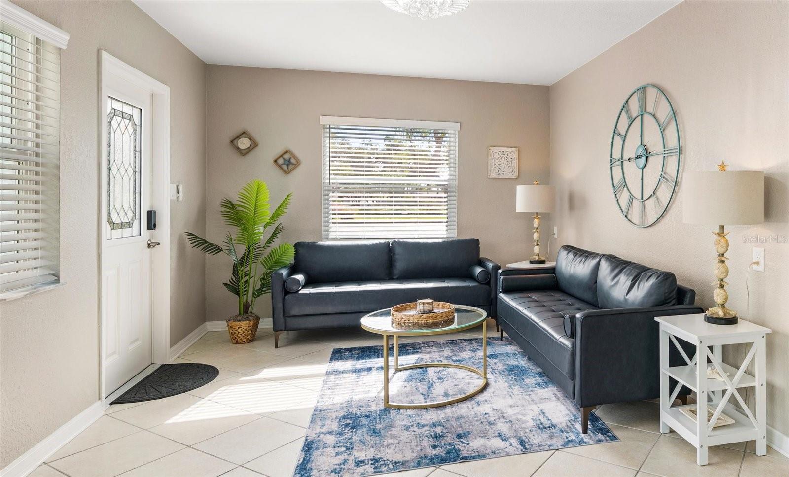 Image 3 of 37 For 16 Paradise Lane 101