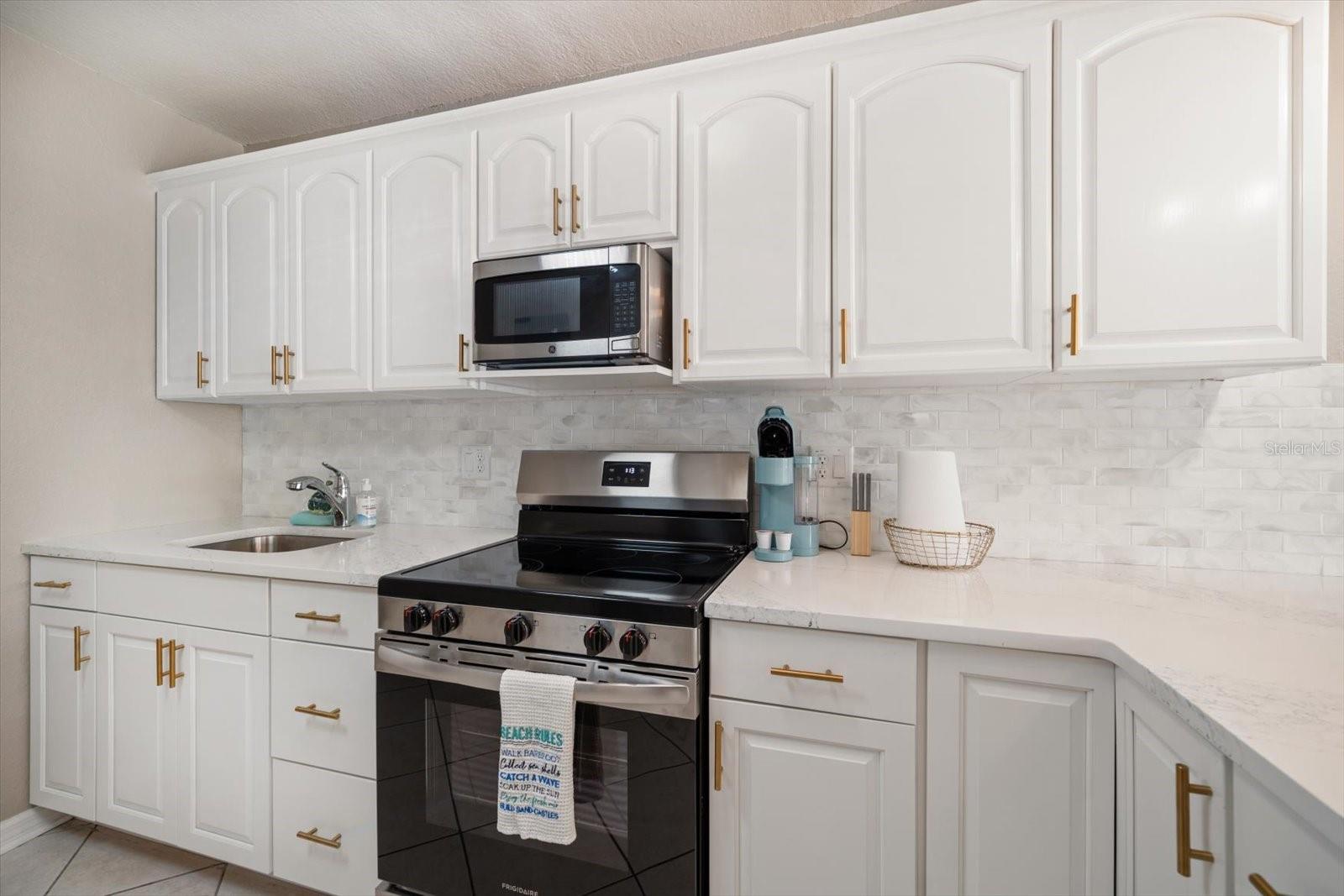 Image 8 of 37 For 16 Paradise Lane 101