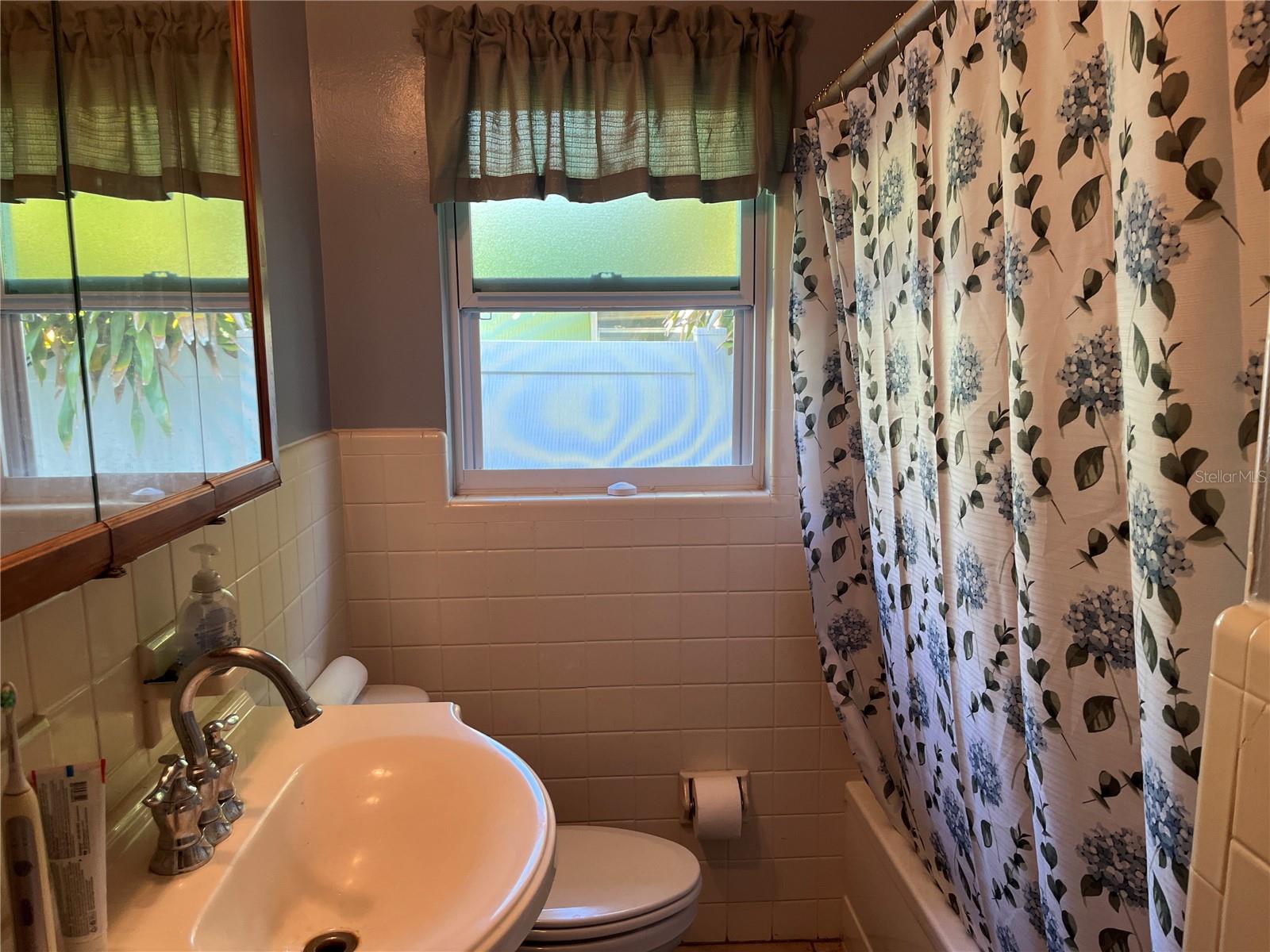 Image 26 of 43 For 1637 San Roy Drive