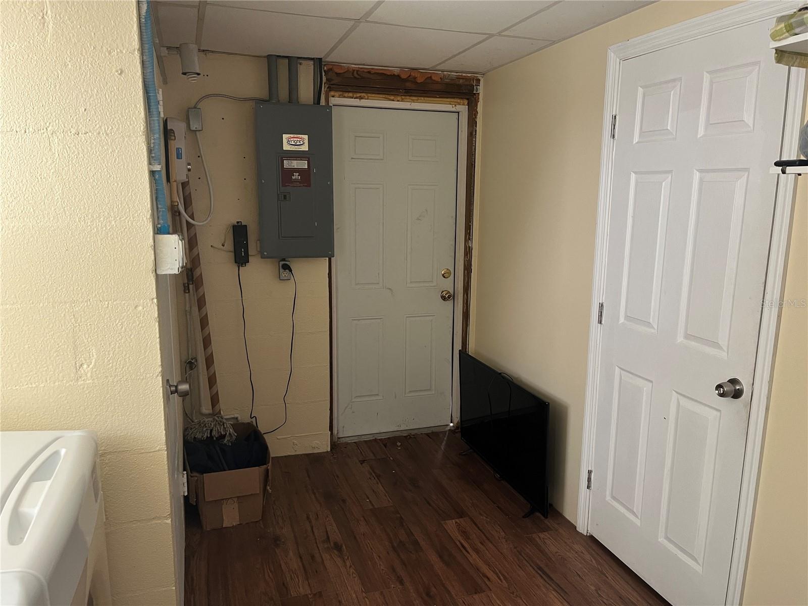 Image 35 of 43 For 1637 San Roy Drive