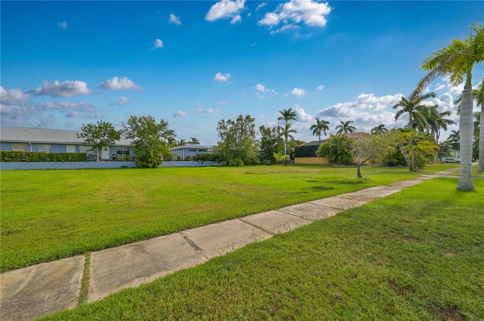 Image 6 of 6 For 817 Marion Avenue