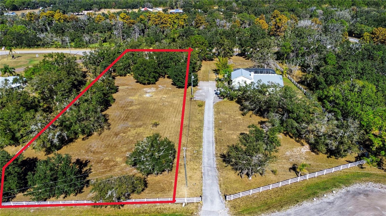 Listing photo id 1 for 405 Indian Meadow Court