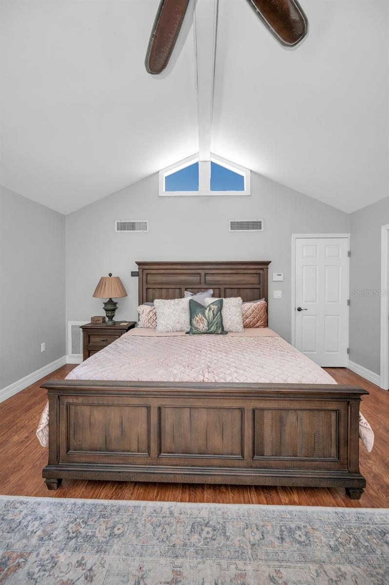 Image 27 of 87 For 110 Carlyle Circle