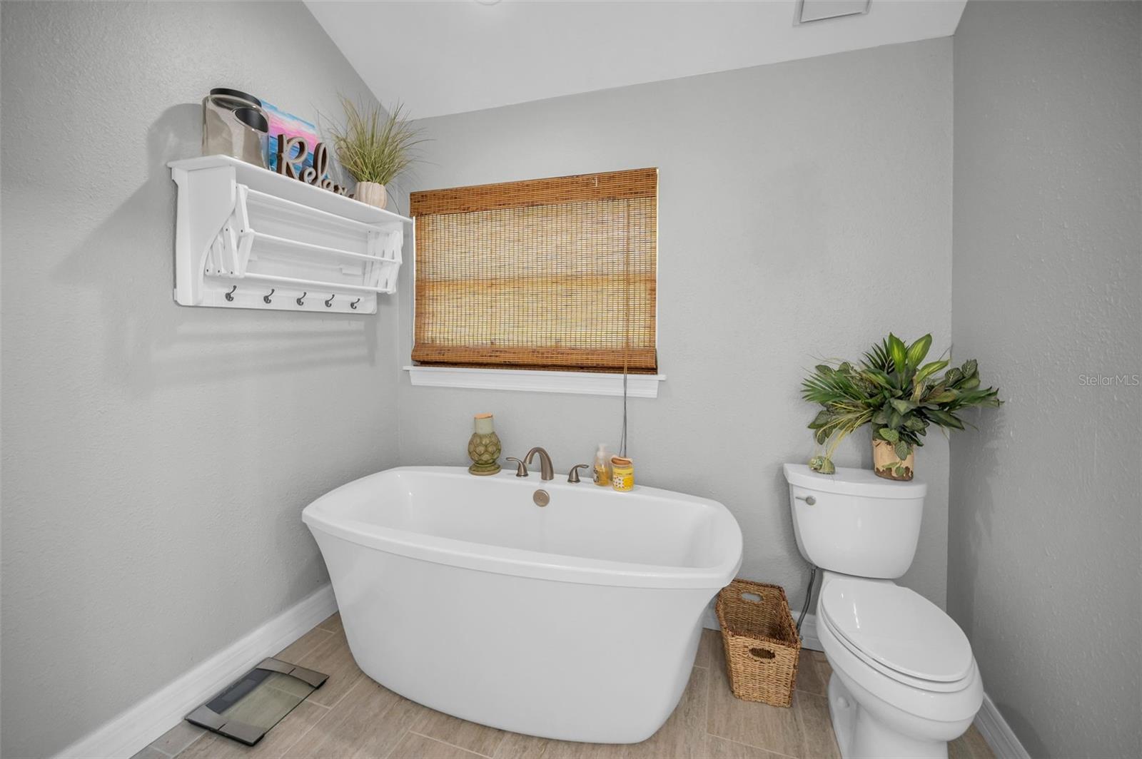 Image 31 of 87 For 110 Carlyle Circle