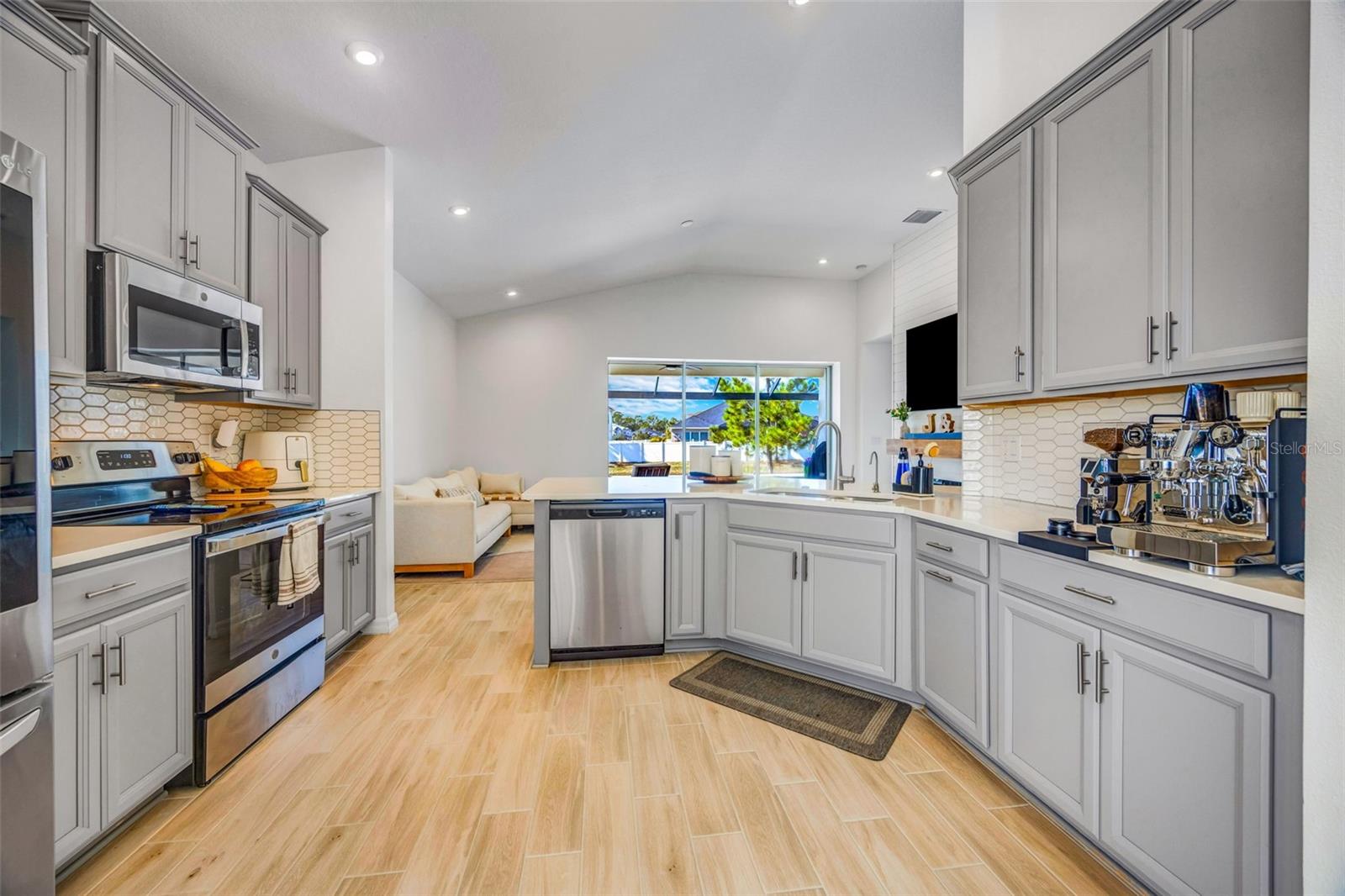 Image 5 of 58 For 33995 Astoria Circle