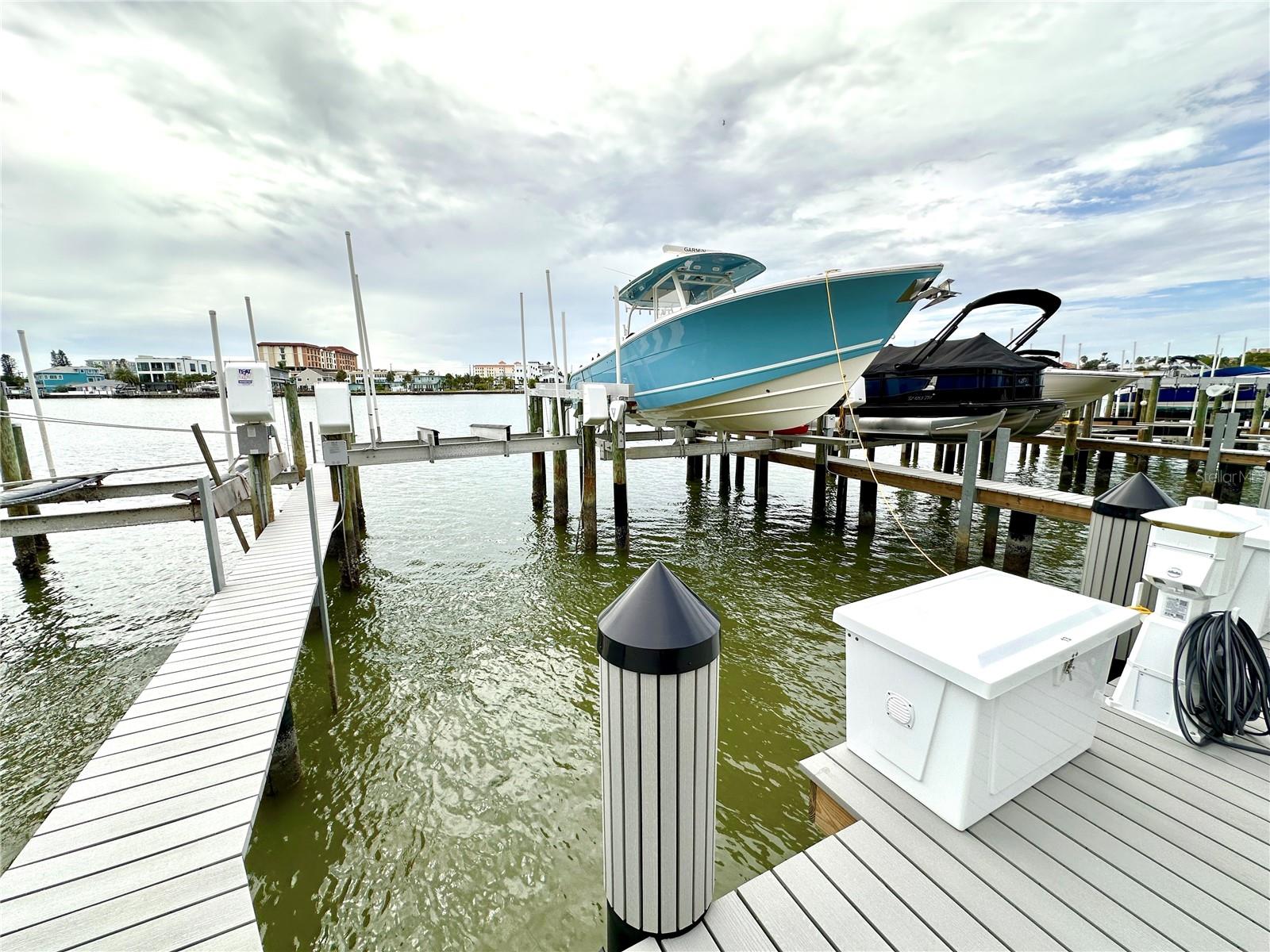 Image 25 of 27 For 690 Island Way 307