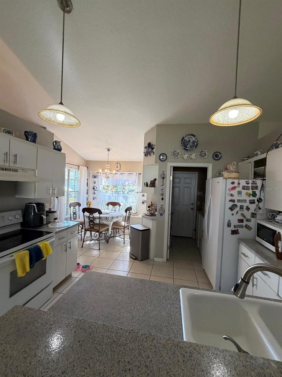 Listing photo id 10 for 4120 Silvermoon Drive