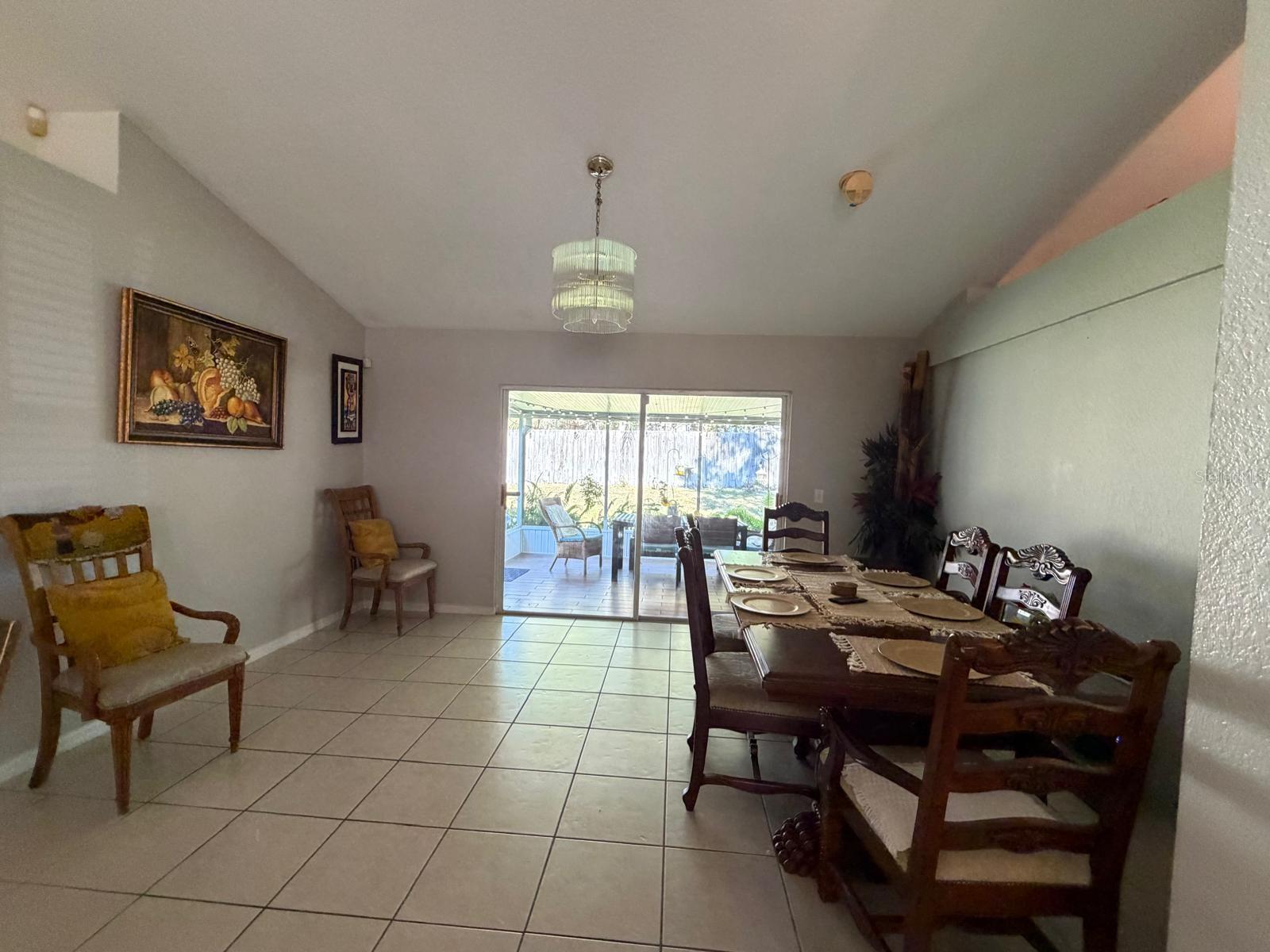 Listing photo id 11 for 4120 Silvermoon Drive