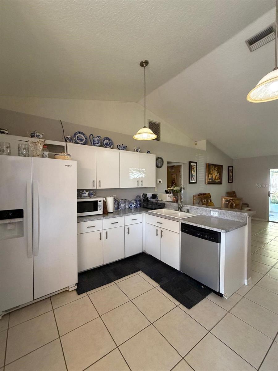 Listing photo id 13 for 4120 Silvermoon Drive