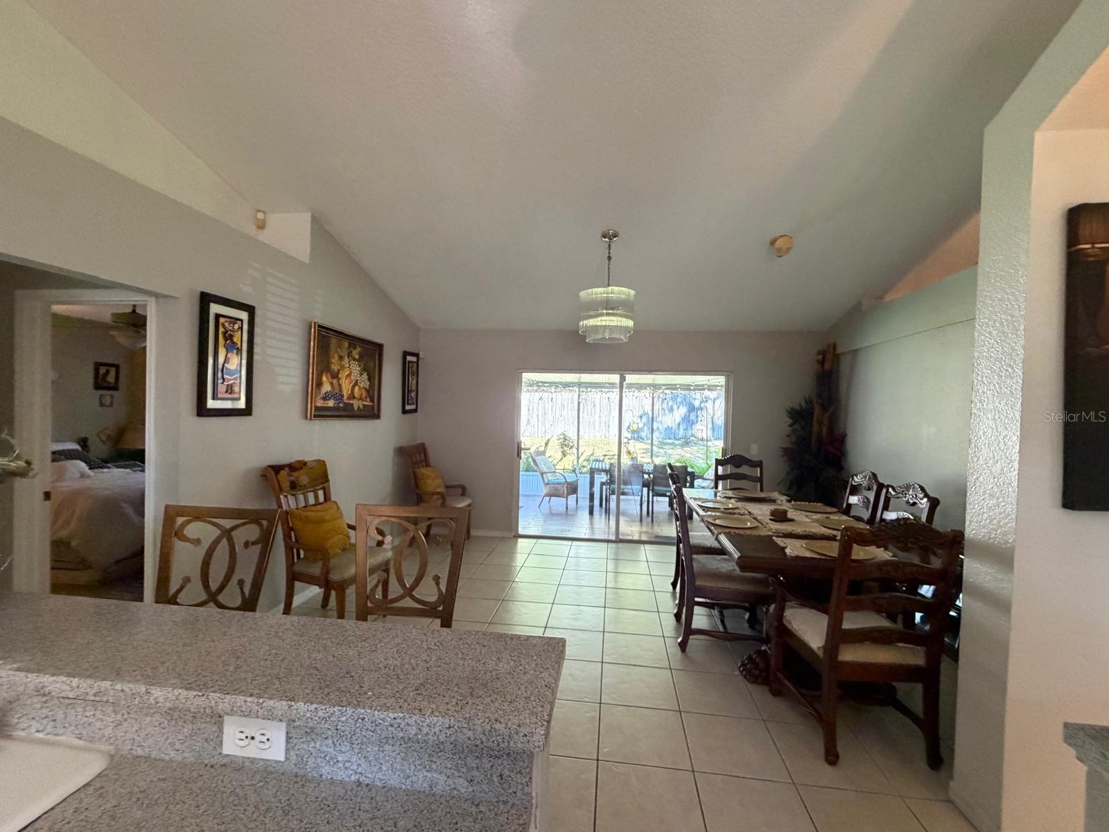 Listing photo id 16 for 4120 Silvermoon Drive