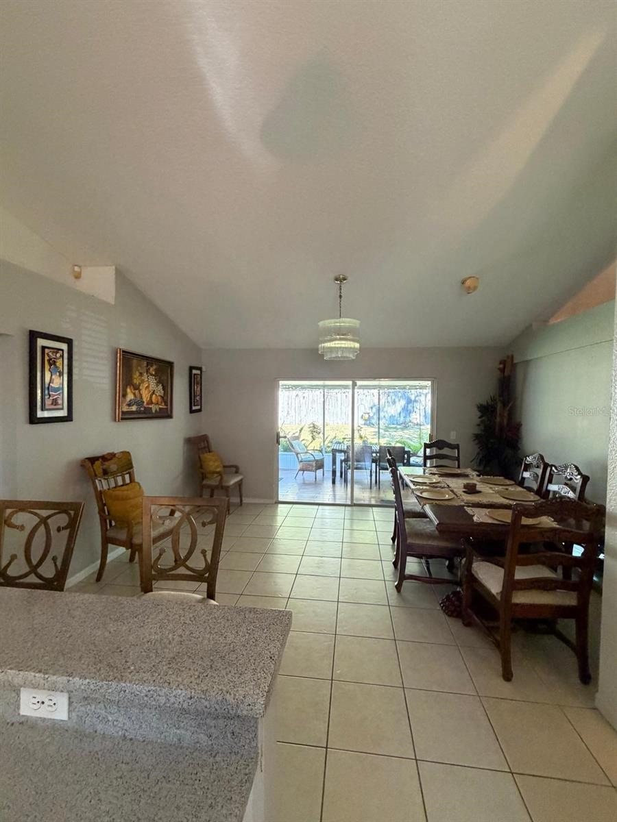 Listing photo id 17 for 4120 Silvermoon Drive