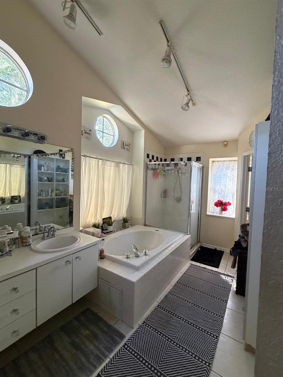 Listing photo id 20 for 4120 Silvermoon Drive