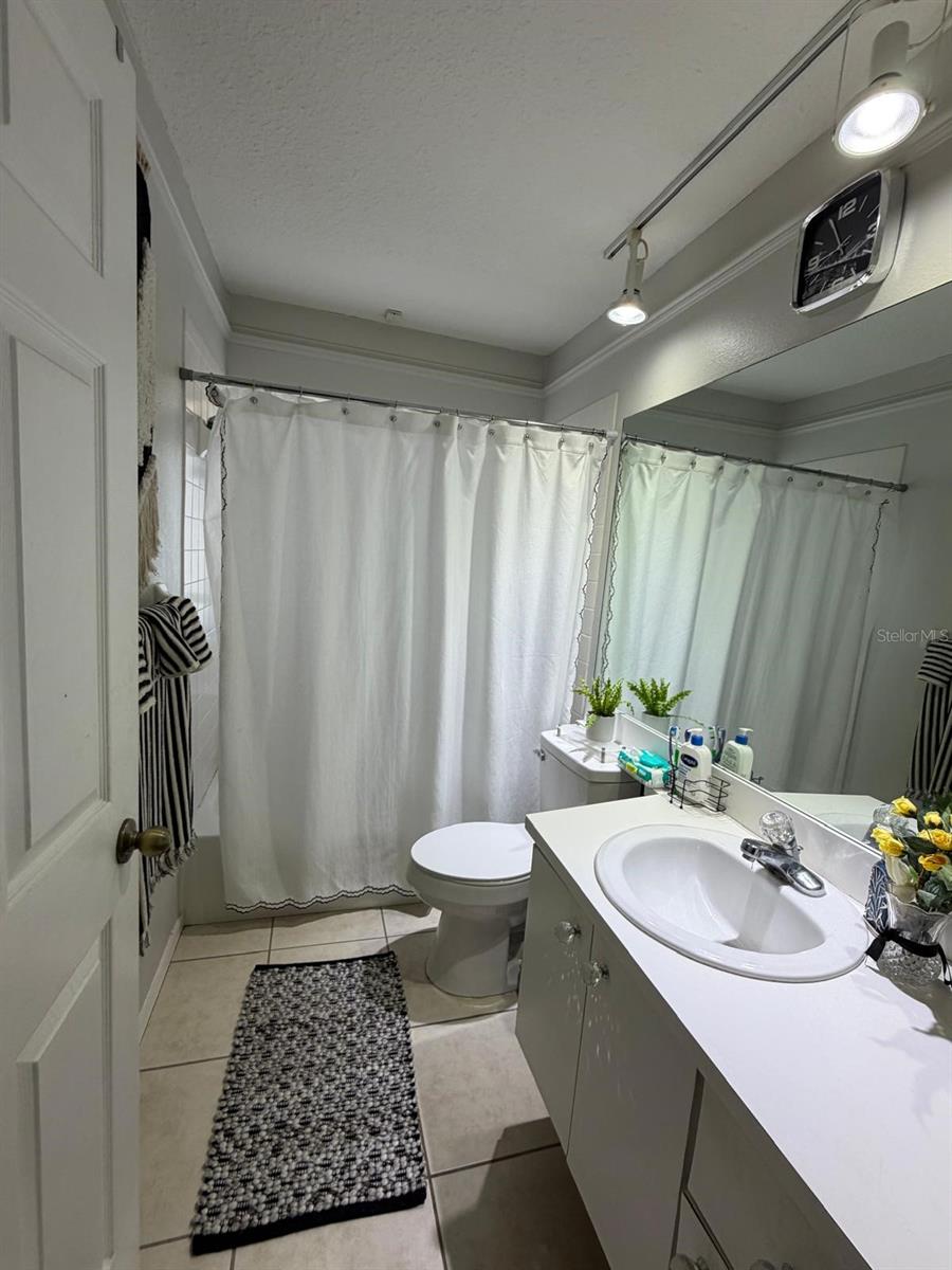 Listing photo id 5 for 4120 Silvermoon Drive