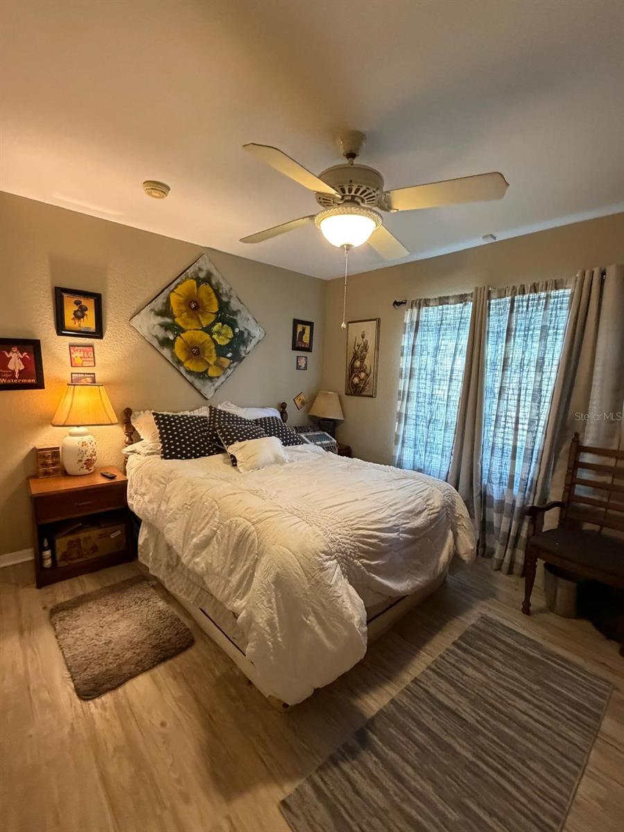 Listing photo id 7 for 4120 Silvermoon Drive