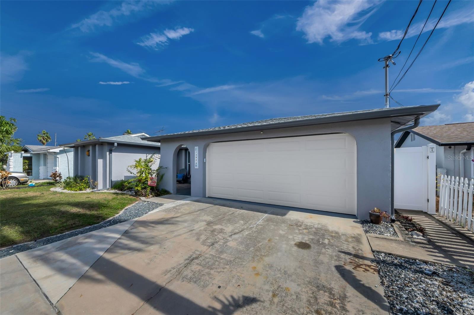 Image 13 of 91 For 13926 Darlene Avenue