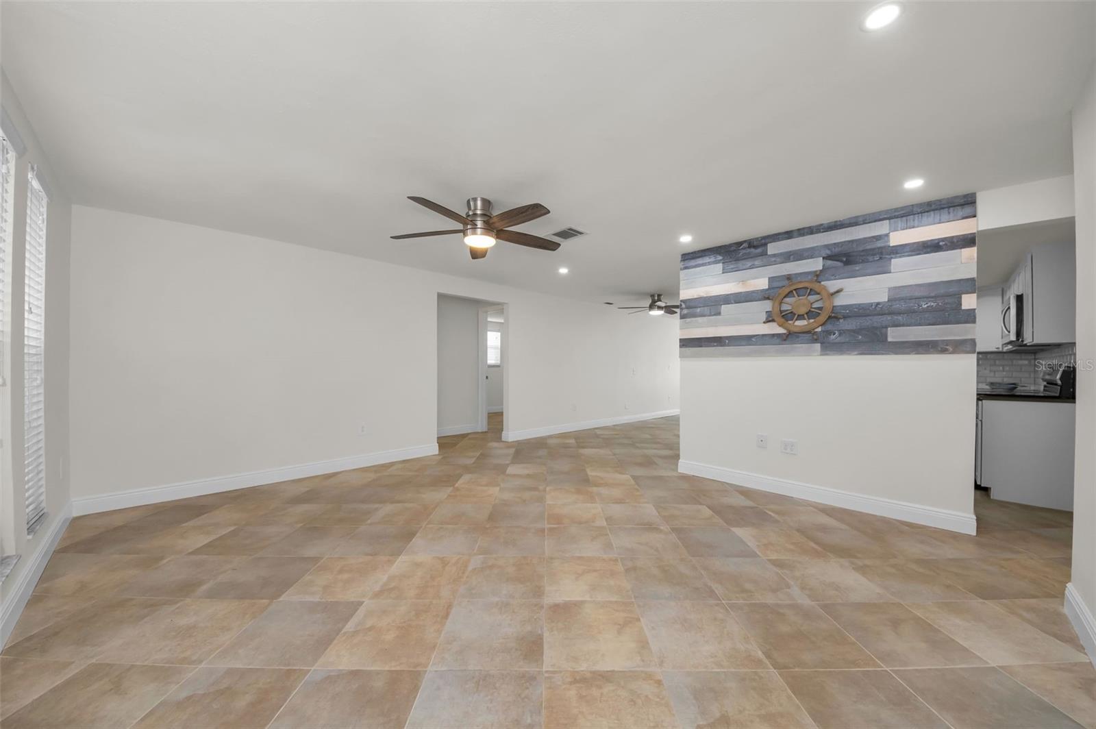 Image 21 of 91 For 13926 Darlene Avenue