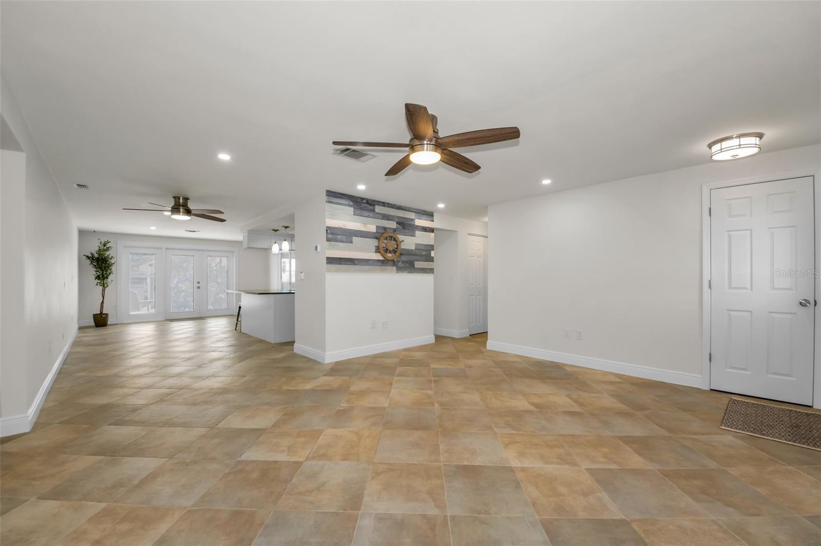 Image 22 of 91 For 13926 Darlene Avenue