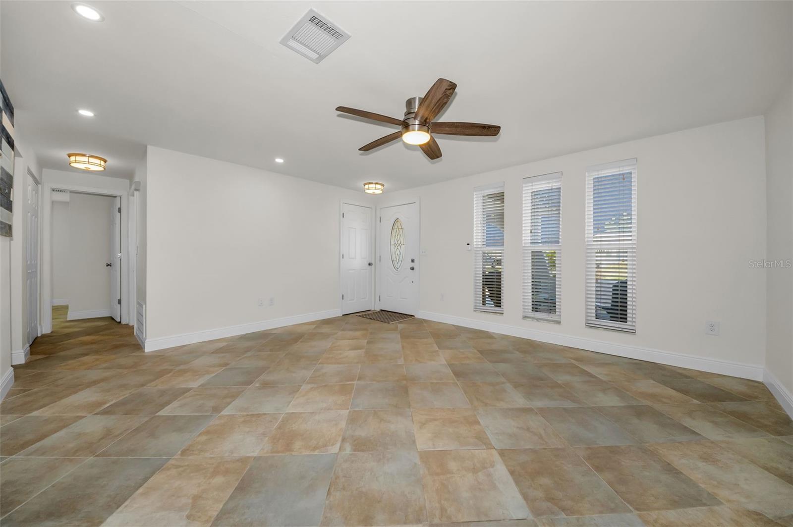 Image 23 of 91 For 13926 Darlene Avenue