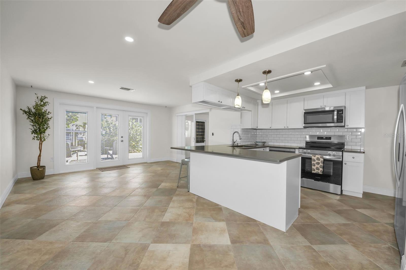 Image 24 of 91 For 13926 Darlene Avenue