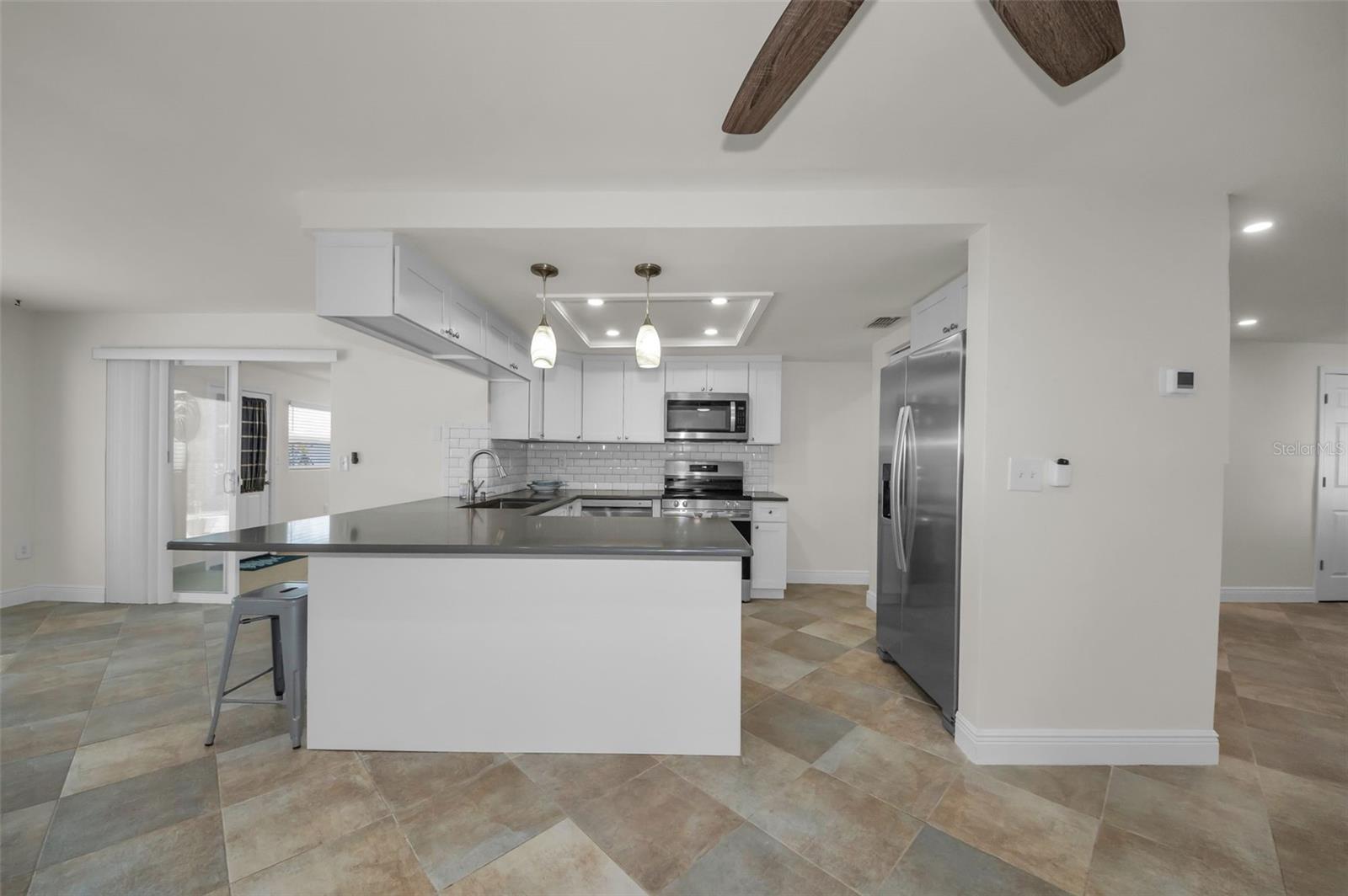 Image 25 of 91 For 13926 Darlene Avenue