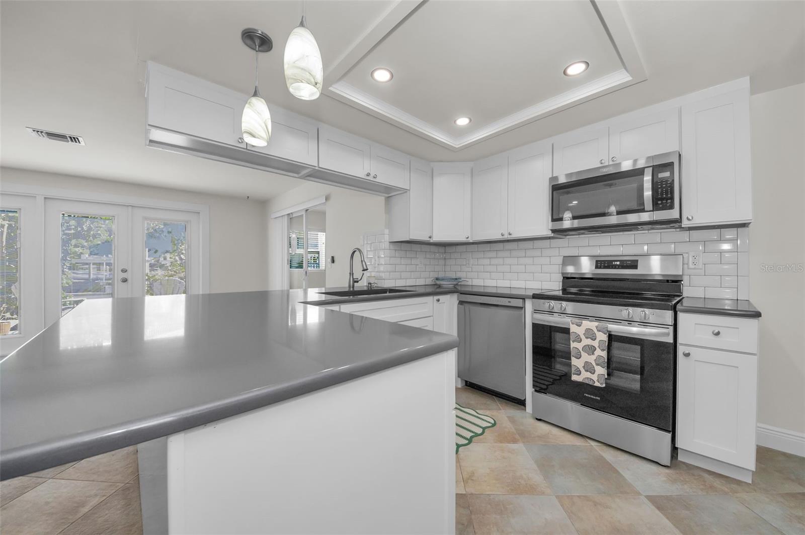 Image 26 of 91 For 13926 Darlene Avenue