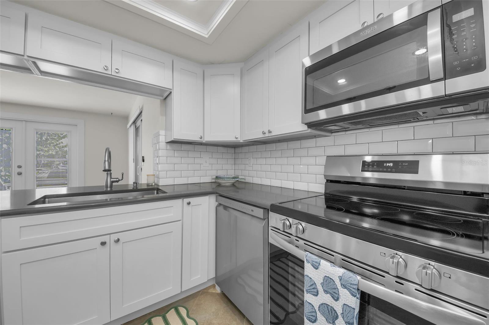 Image 28 of 91 For 13926 Darlene Avenue