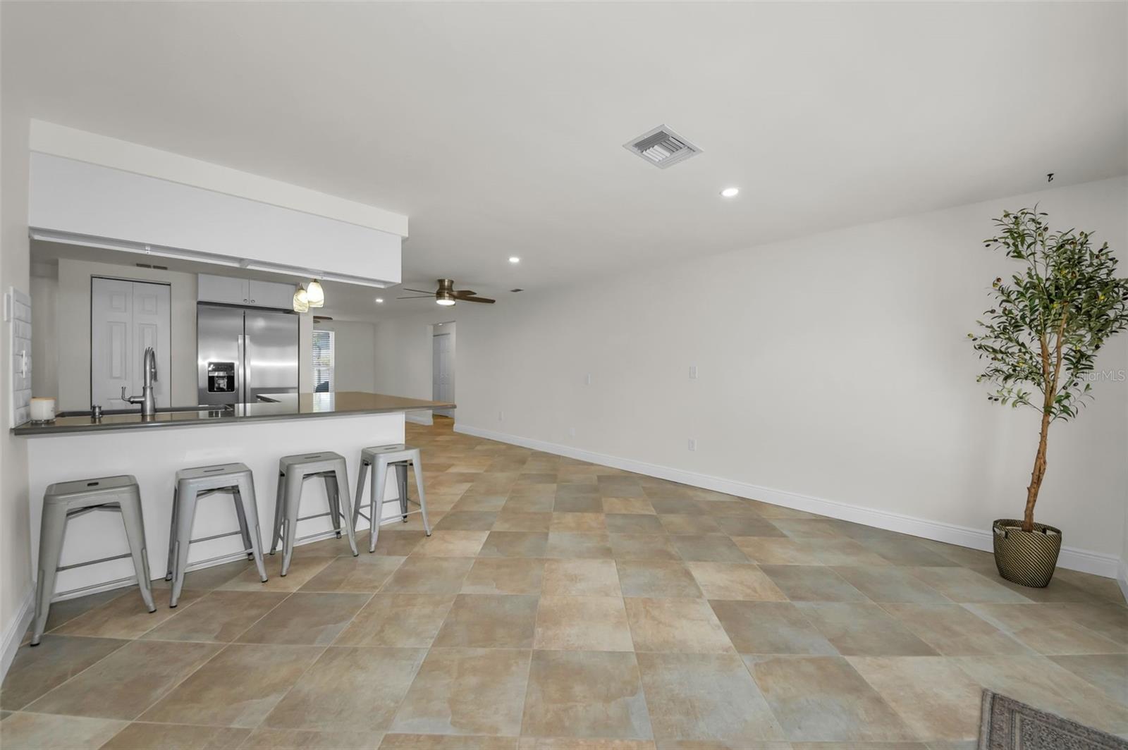 Image 34 of 91 For 13926 Darlene Avenue