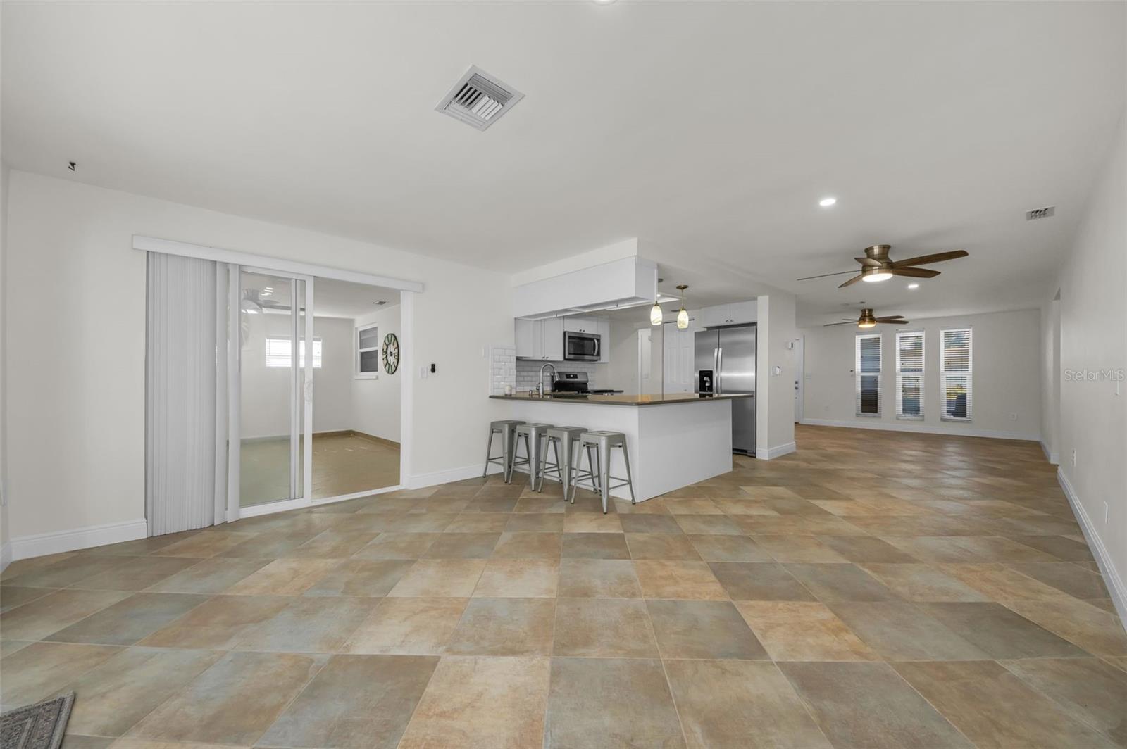 Image 35 of 91 For 13926 Darlene Avenue