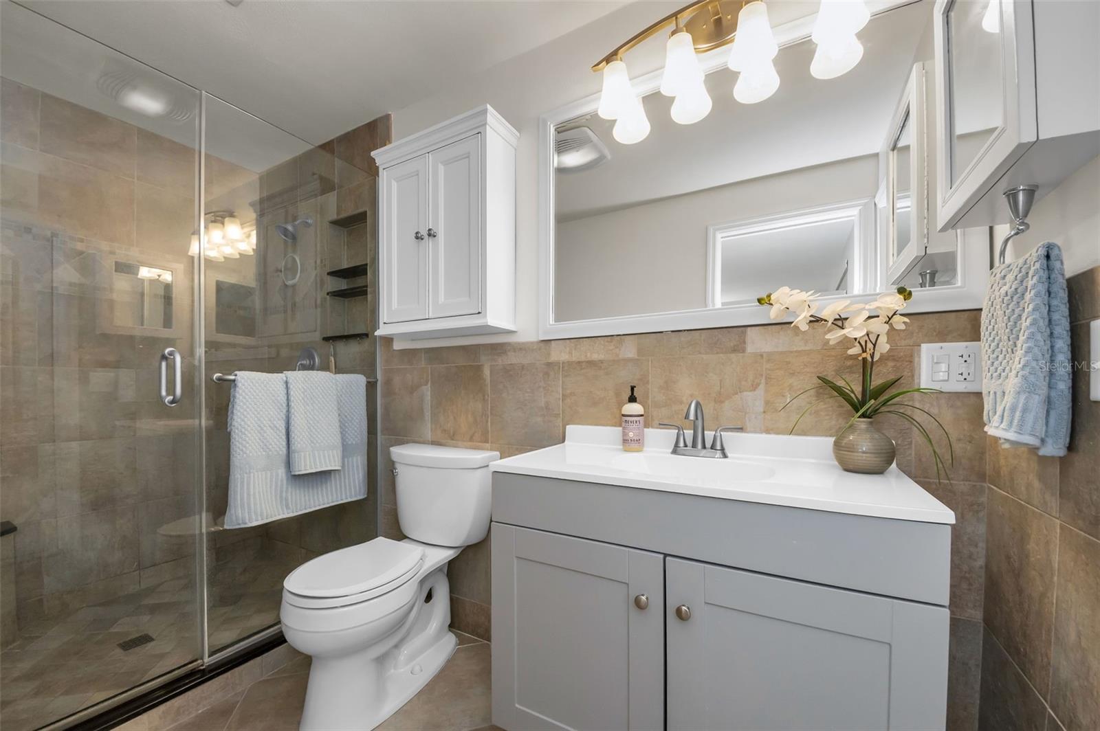 Image 39 of 91 For 13926 Darlene Avenue