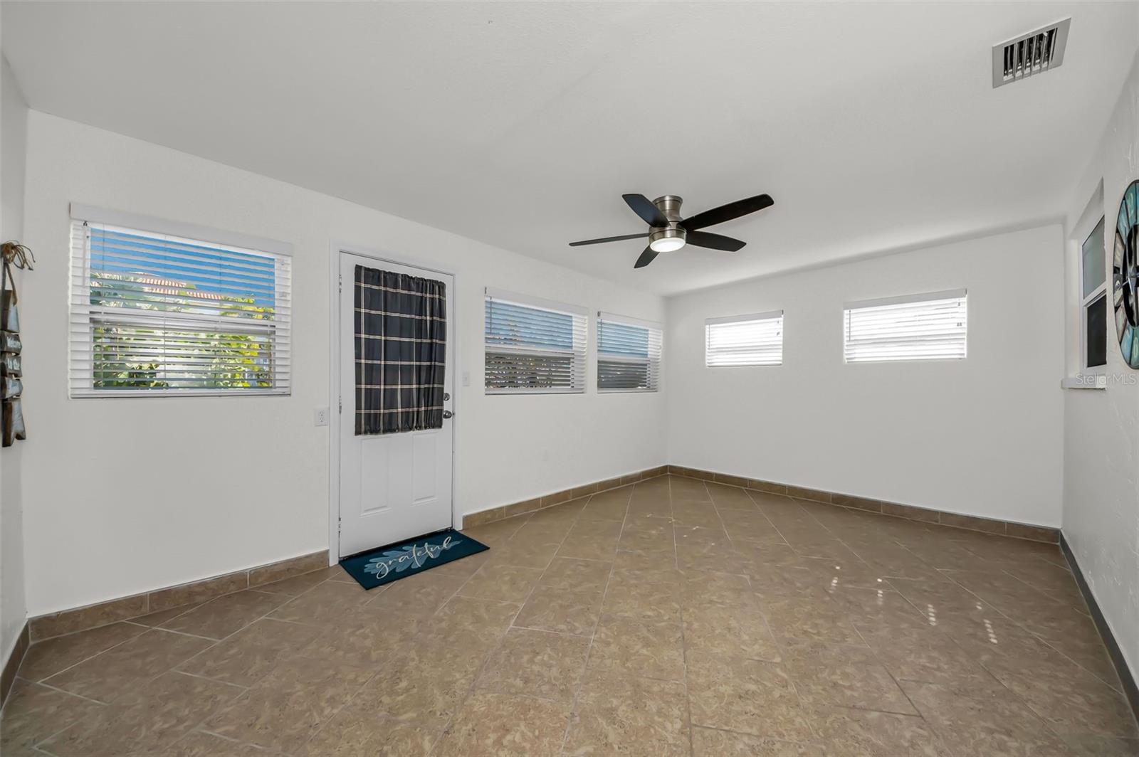 Image 45 of 91 For 13926 Darlene Avenue