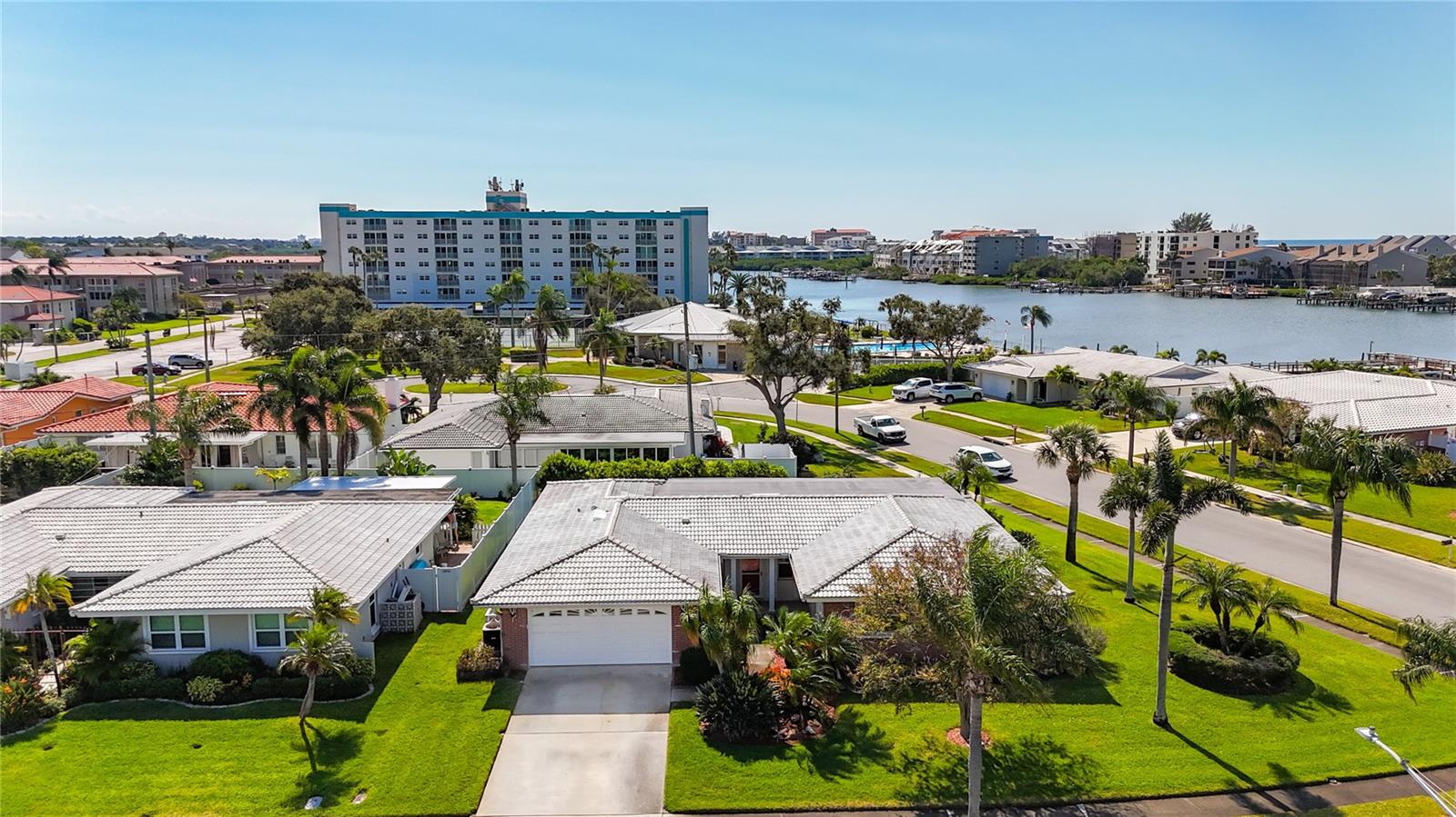 Image 5 of 83 For 14996 Imperial Point Drive N