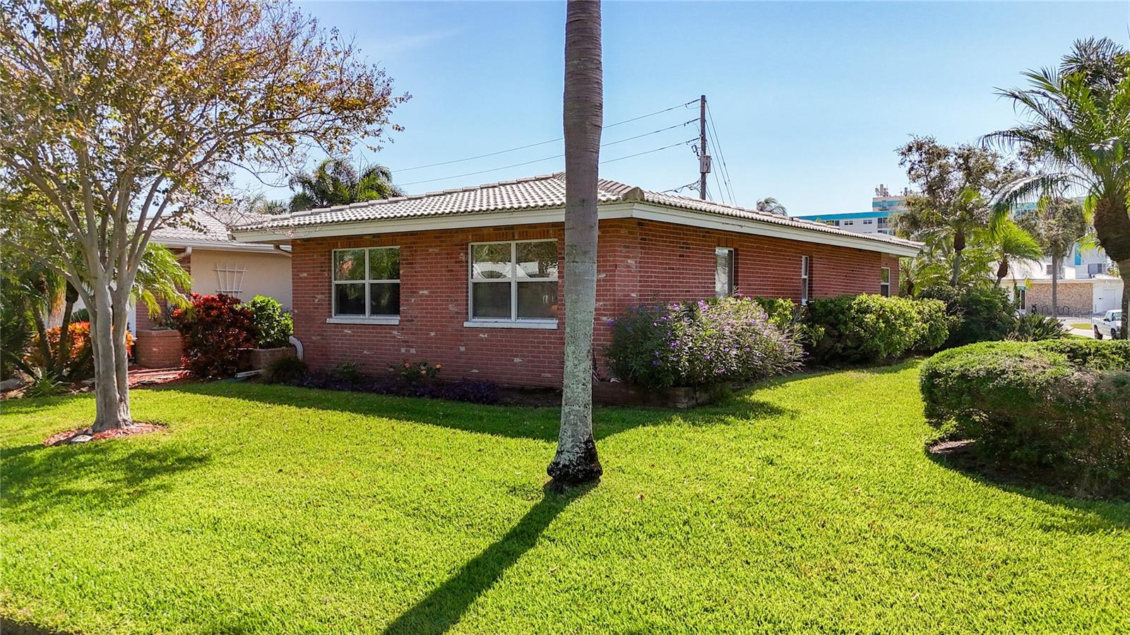 Image 8 of 83 For 14996 Imperial Point Drive N