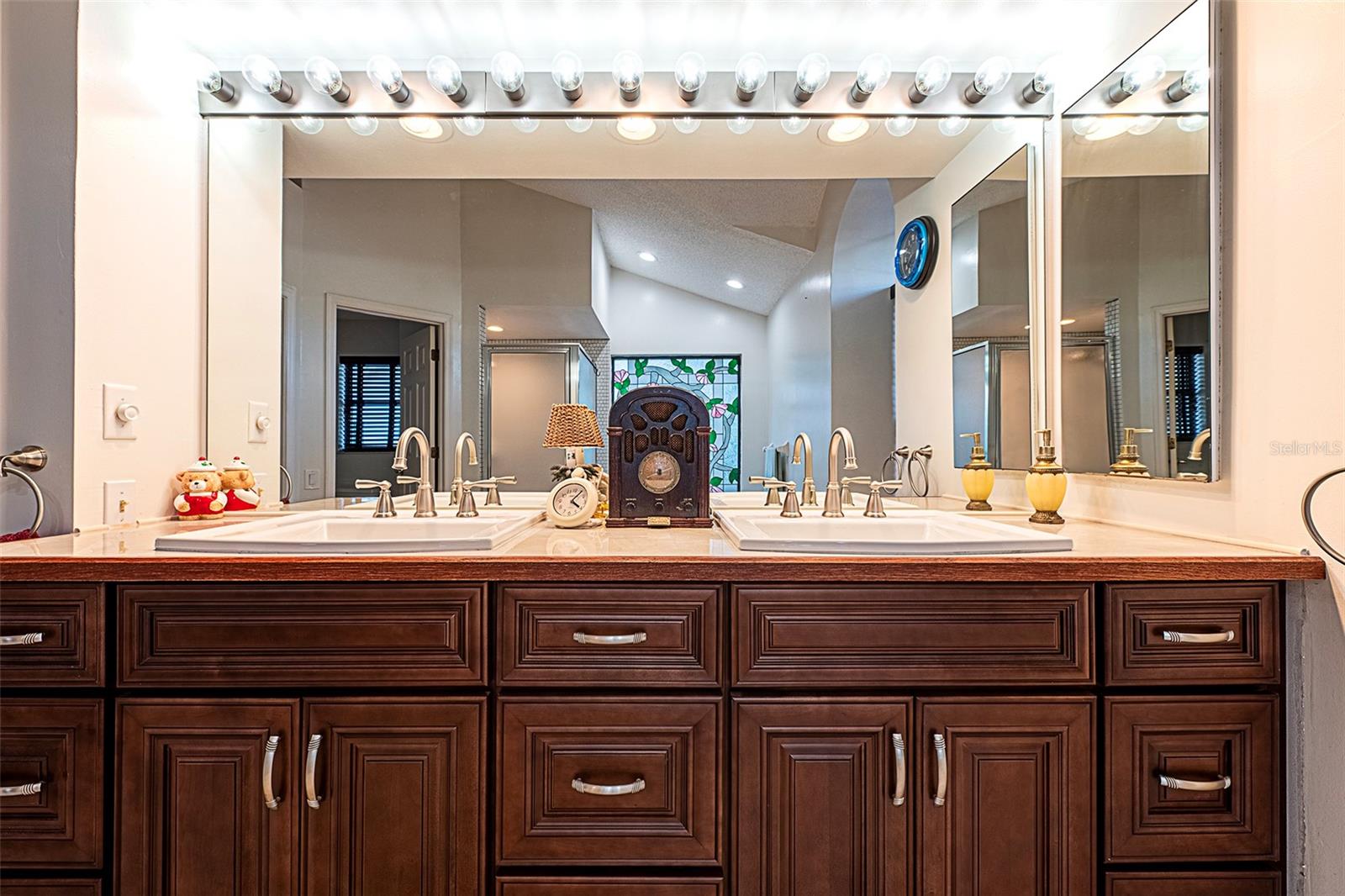 Image 17 of 23 For 450 Waterford Circle E