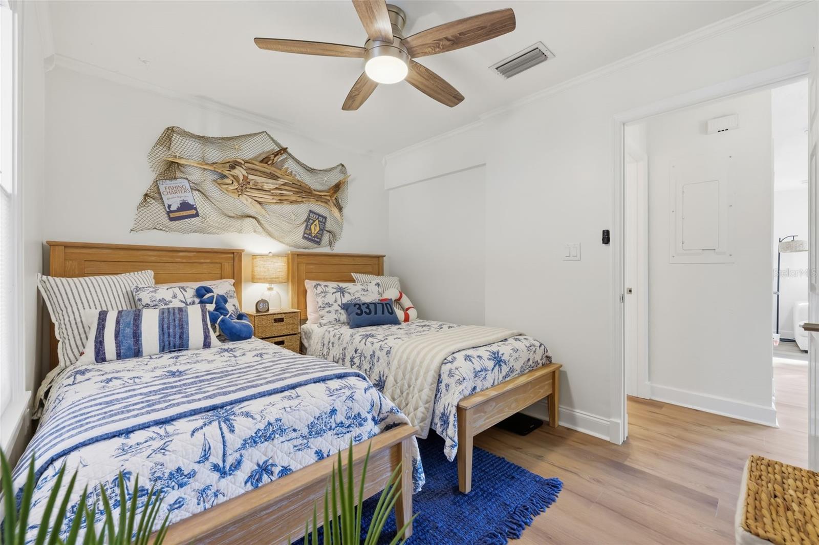 Image 17 of 24 For 400 4th Avenue Nw