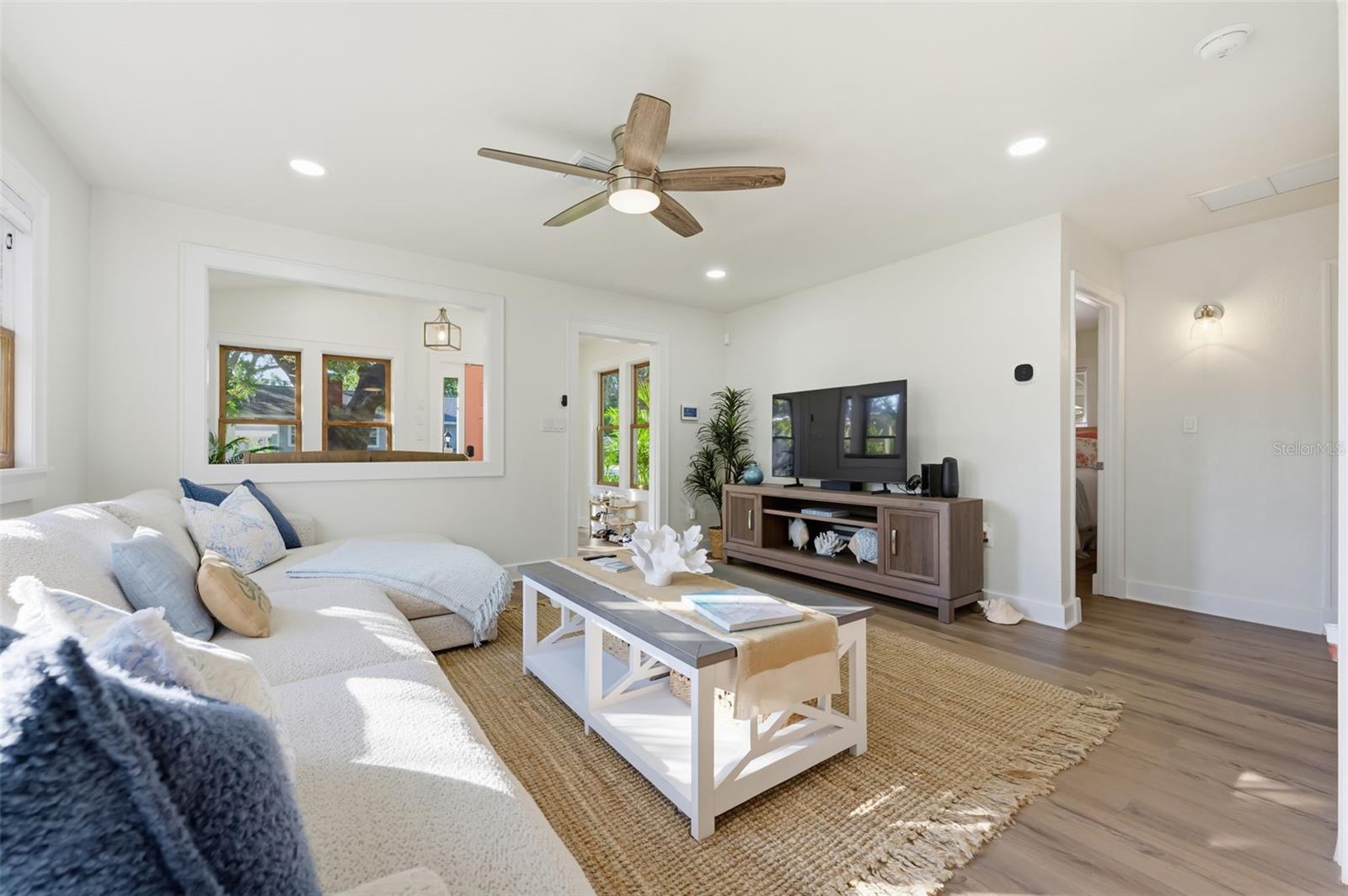 Image 6 of 24 For 400 4th Avenue Nw