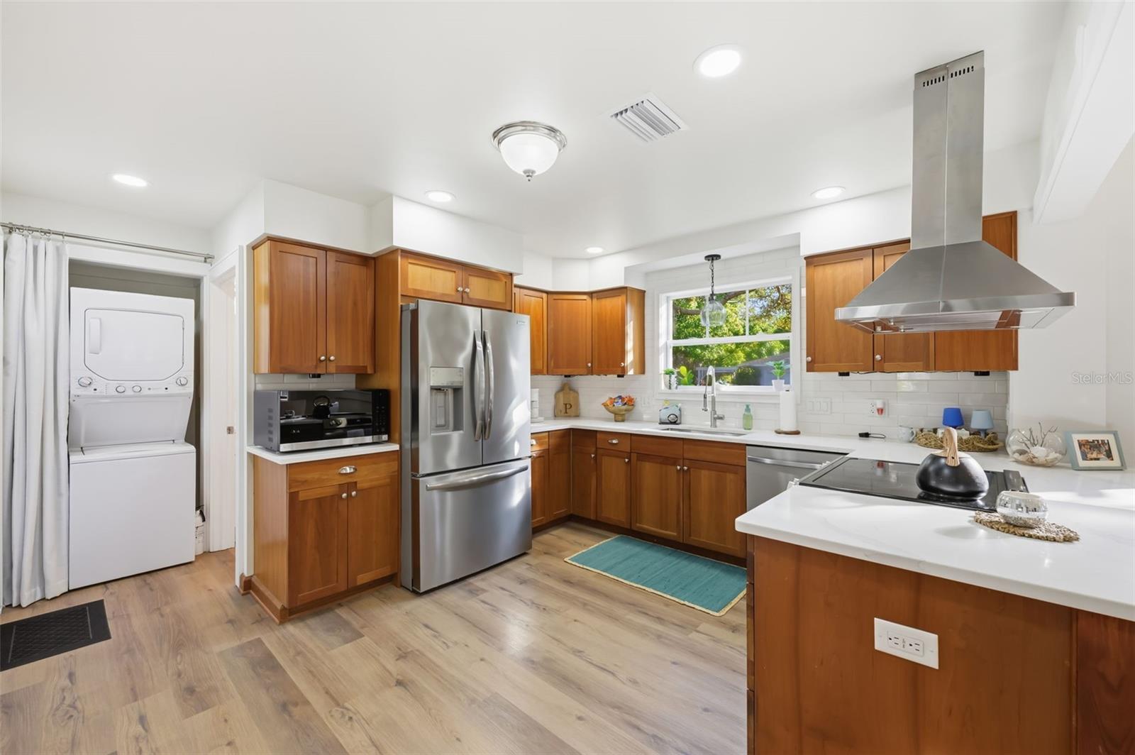 Image 8 of 24 For 400 4th Avenue Nw