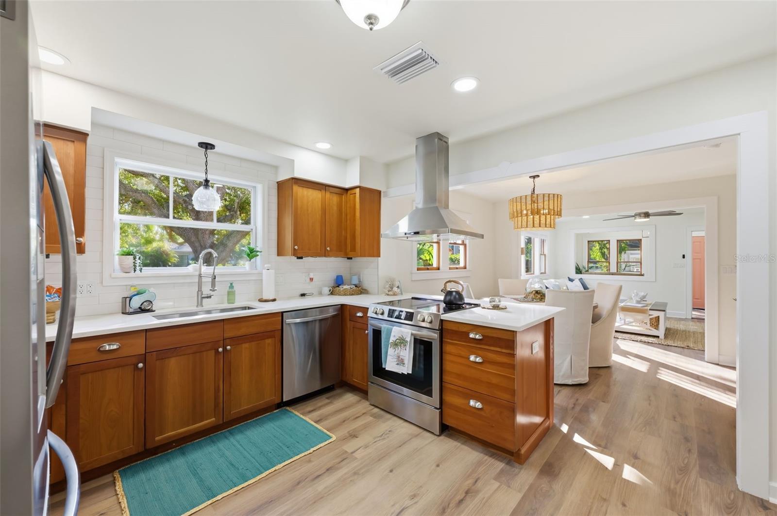 Image 9 of 24 For 400 4th Avenue Nw