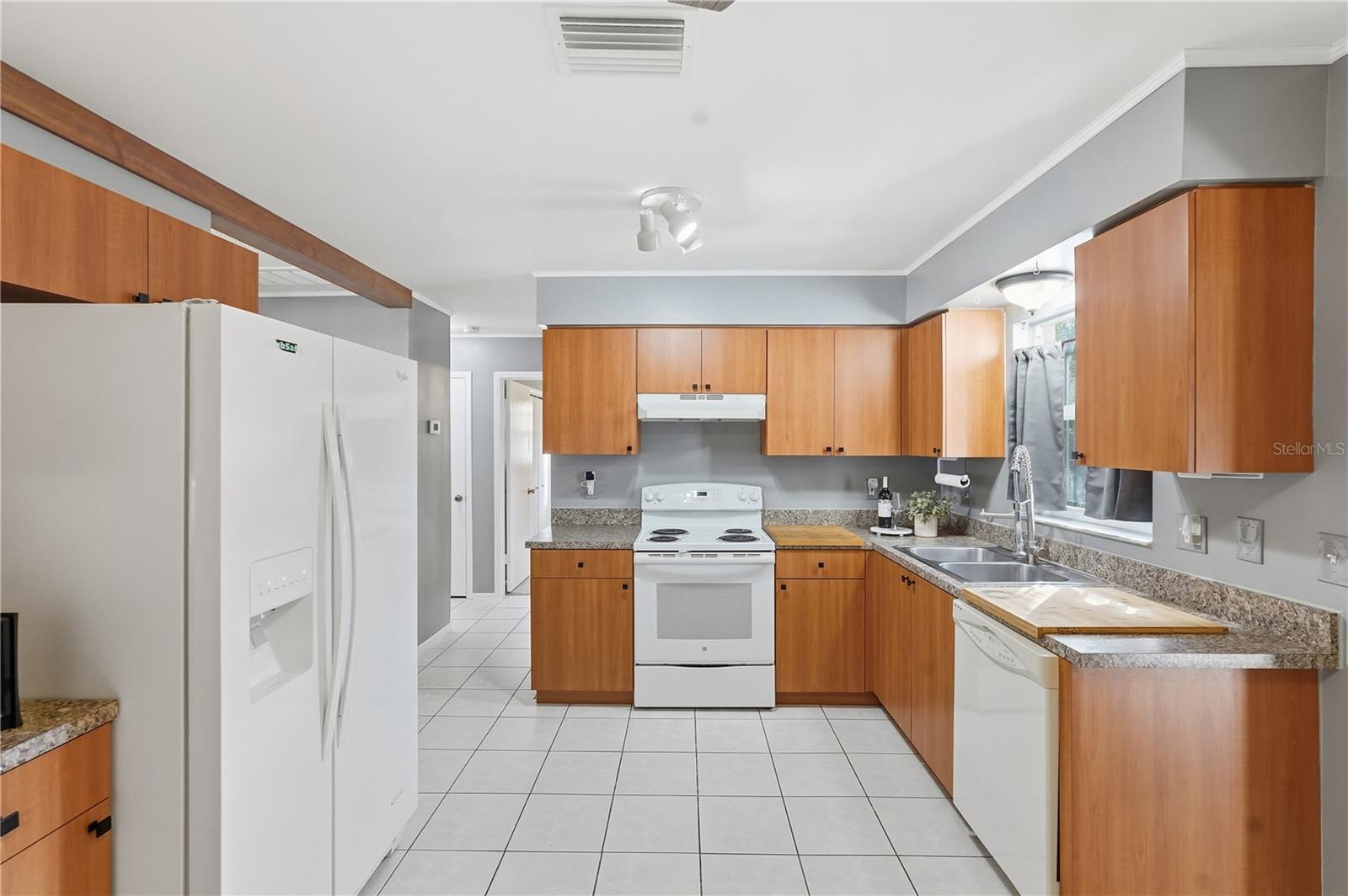 Image 5 of 21 For 6637 Doon Street