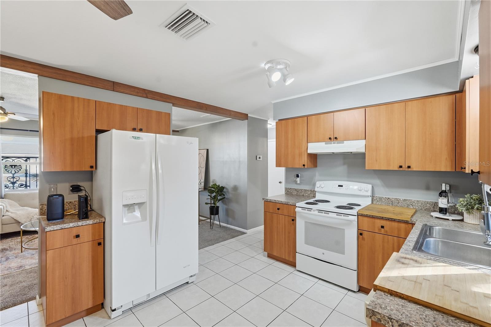 Image 6 of 21 For 6637 Doon Street