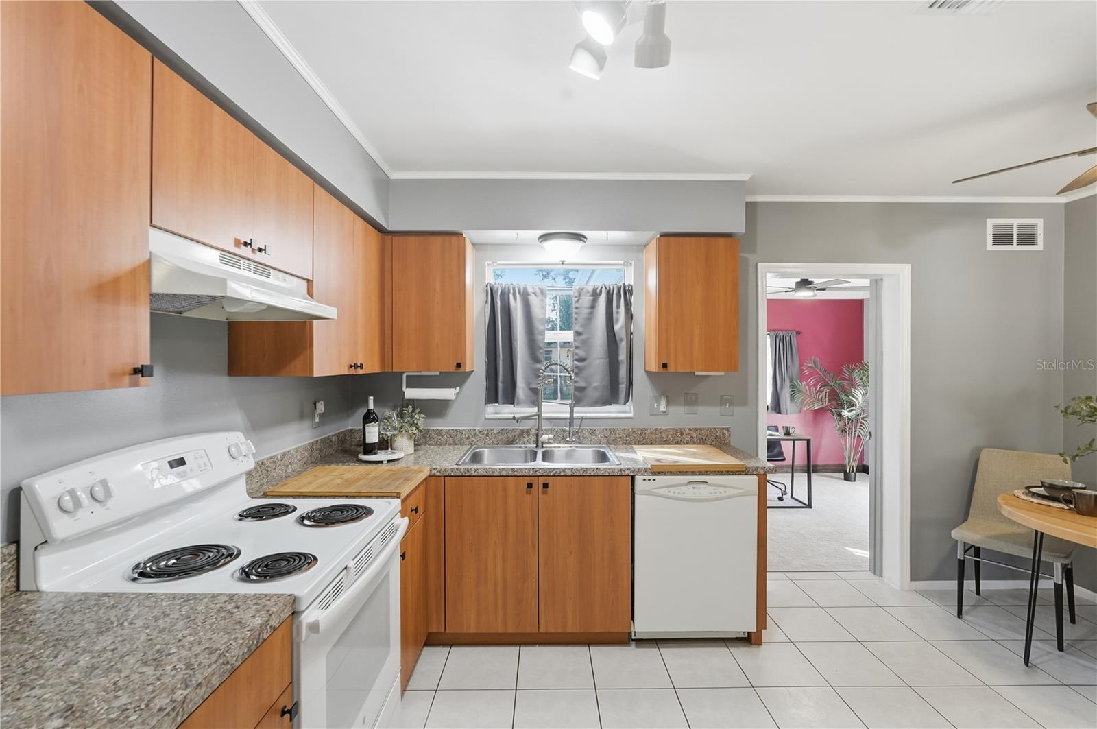 Image 7 of 21 For 6637 Doon Street