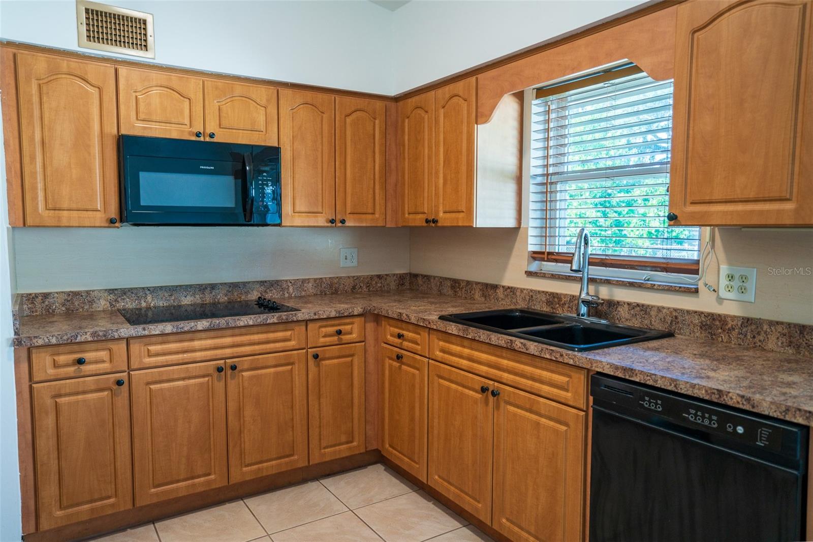 Image 7 of 22 For 120 Ruby Circle