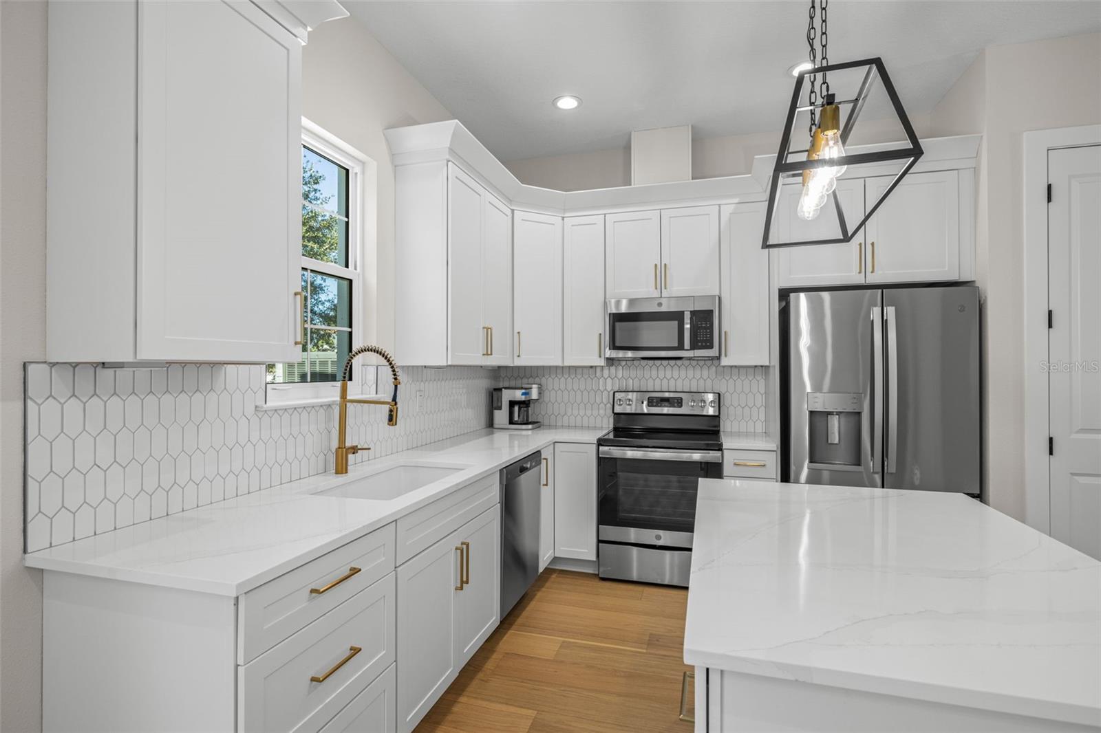 Image 10 of 36 For 3722 Mango Avenue 10