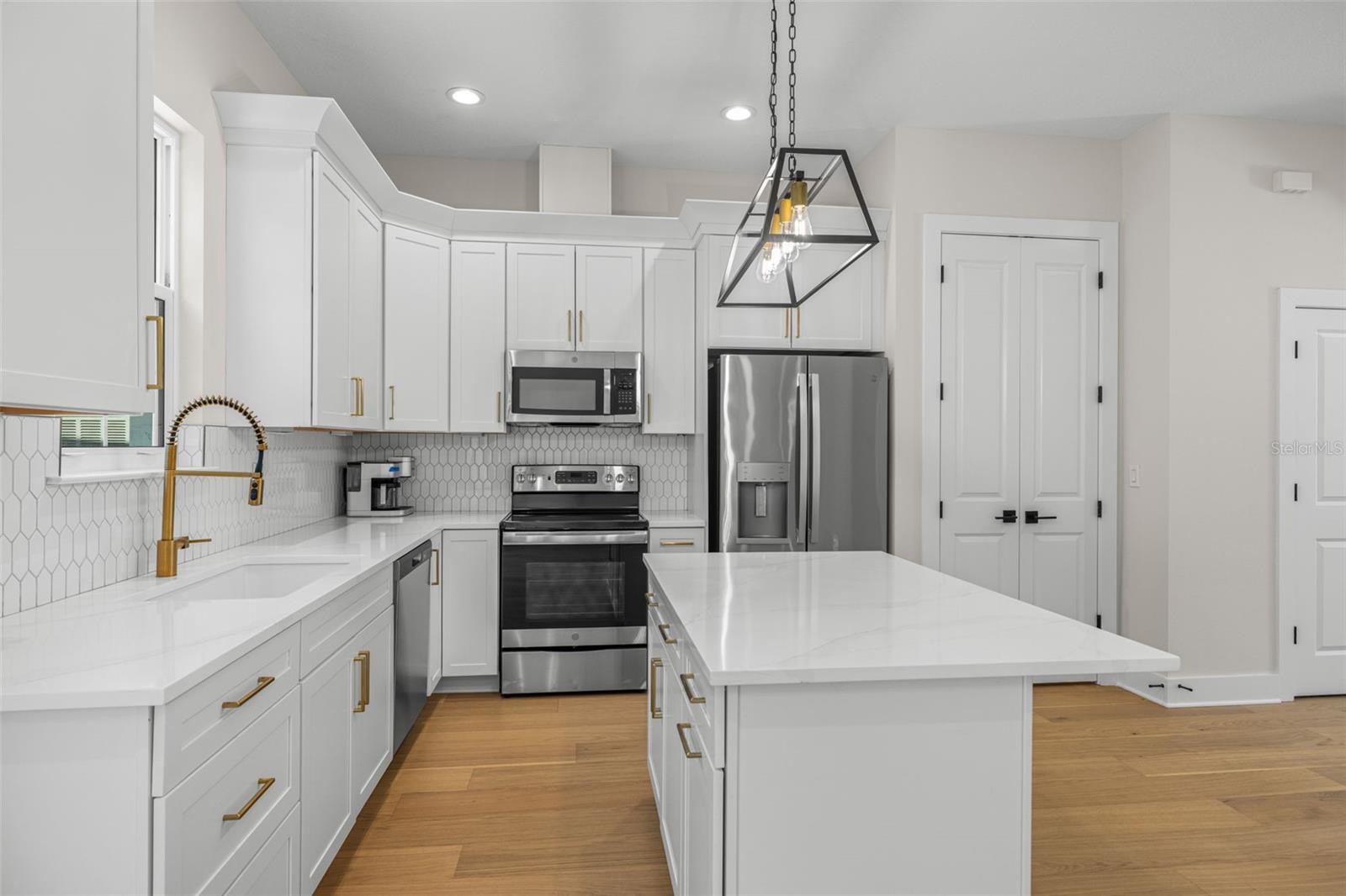 Image 11 of 36 For 3722 Mango Avenue 10